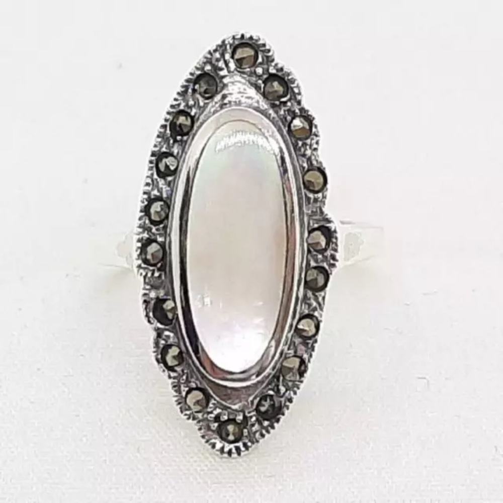 4.80ctw Mother of Pearl & Marcasite Ring